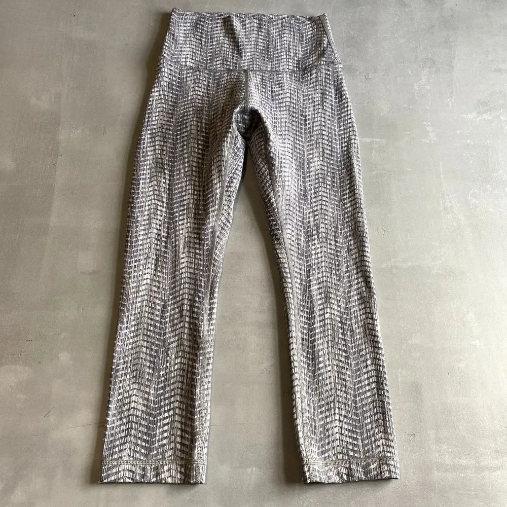 Lululemon Leggings Womens 4 Gray Pattern Capri Low Rise Gym yoga running stretch